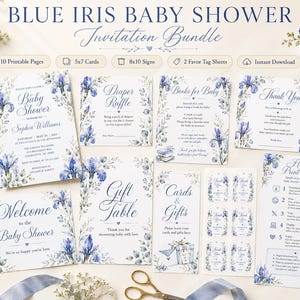 Può includere: Un pacchetto di inviti per baby shower con un design floreale di iris blu. Il pacchetto include inviti, biglietti, cartelli e tag per bomboniere. Il testo include "Baby Shower", "Diaper Raffle", "Books for Baby" e "Thank You".