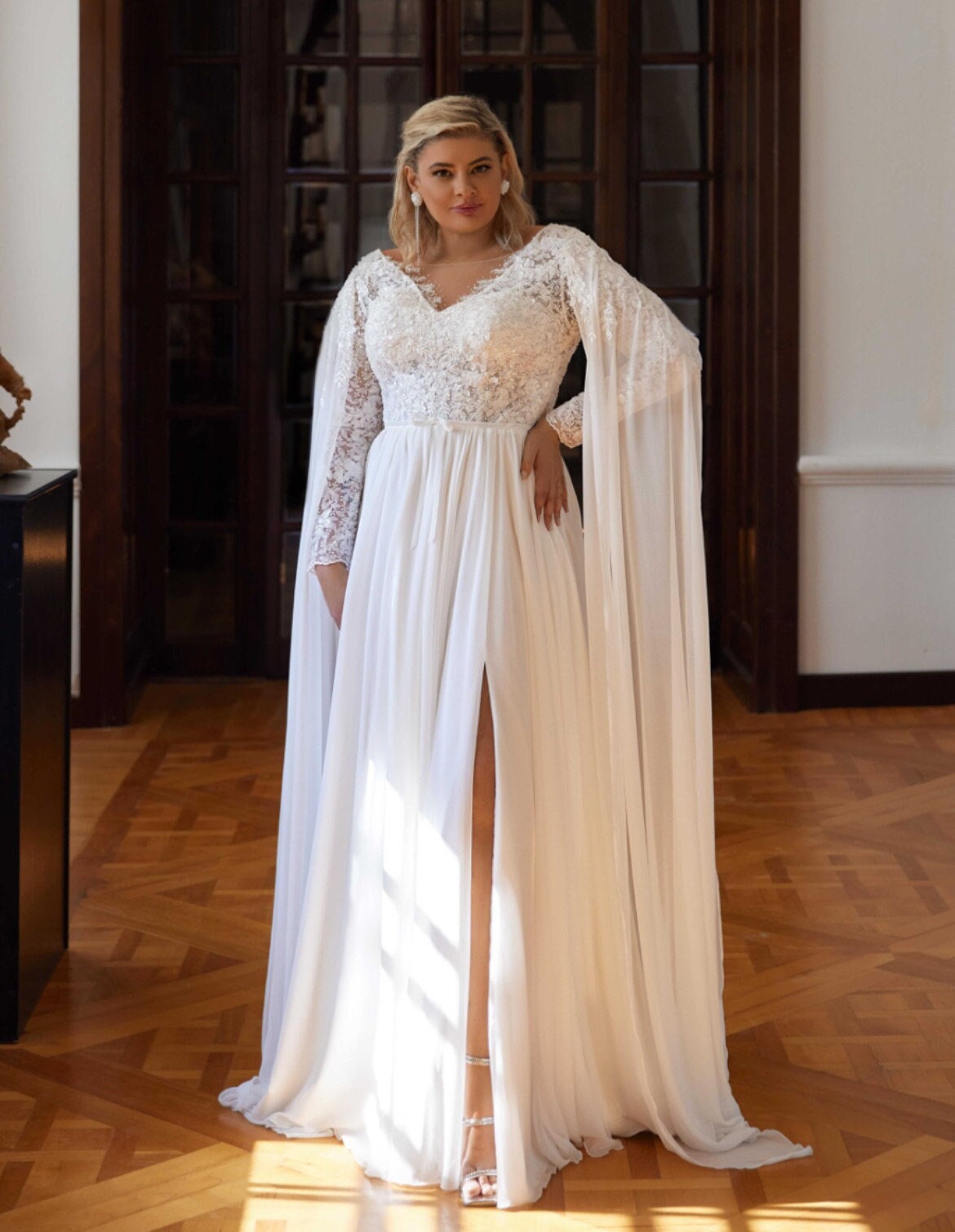 Plus Size Boho Wedding Dress With Long Wide Sleeves, V Neckline, Tulle  Skirt, ALL SIZES, Curvy Bride Boho Wedding Dress, a Line Bridal Dress 