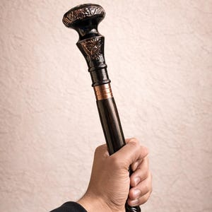 Handgemaakte wandelstok met messing handvat – bovenkant met bloemengreep, houten spiraalschacht, antieke koperen afwerking – gepersonaliseerd reisvriendelijk rietcadeau