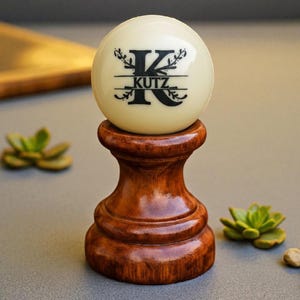 Bola de billar personalizada con soporte: bola de billar grabada, con nombre o diseño personalizado, ideal como regalo de cumpleaños.
