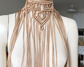 Satin bandana choker with adjustable polyester thread.