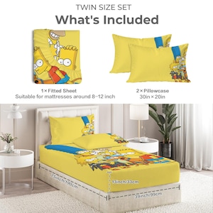 Op de afbeelding: Tweepersoons beddengoedset met gele lakens en kussenslopen met een cartoon karakter ontwerp. De set bevat een hoeslaken voor matrassen van ongeveer 20-30 cm en twee kussenslopen van 76 cm x 51 cm. De tekst "What's Included" staat bovenaan.