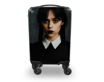 Jenna Ortega / inspirierter Gepäck-Koffer-Reisen-Geschenke