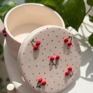 Caja de joyería de cerámica hecha a mano Tarro para galletas de lunares rojo cereza Decoración de regalo frutal Organizador de regalo de maquillaje y joyería Decoración de habitación para niñas cereza Lata