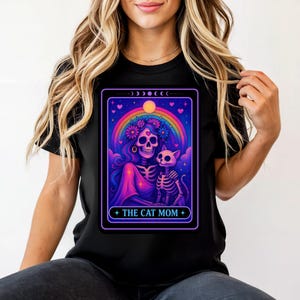 Camiseta personalizada con carta del Tarot de mamá gata, regalo, camiseta de esqueleto espeluznante, camiseta gótica de bruja de gato, camiseta ocultista linda y espeluznante de Halloween, regalo estético