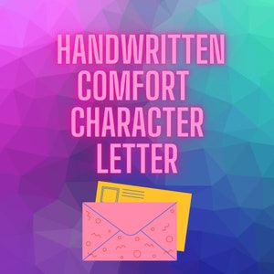 Könnte beinhalten: Rosa Umschlag mit geometrischem Muster und gelbem Umschlag auf farbenfrohem Hintergrund. Der Text "HANDWRITTEN COMFORT CHARACTER LETTER" ist in rosa, fetter Schrift dargestellt.