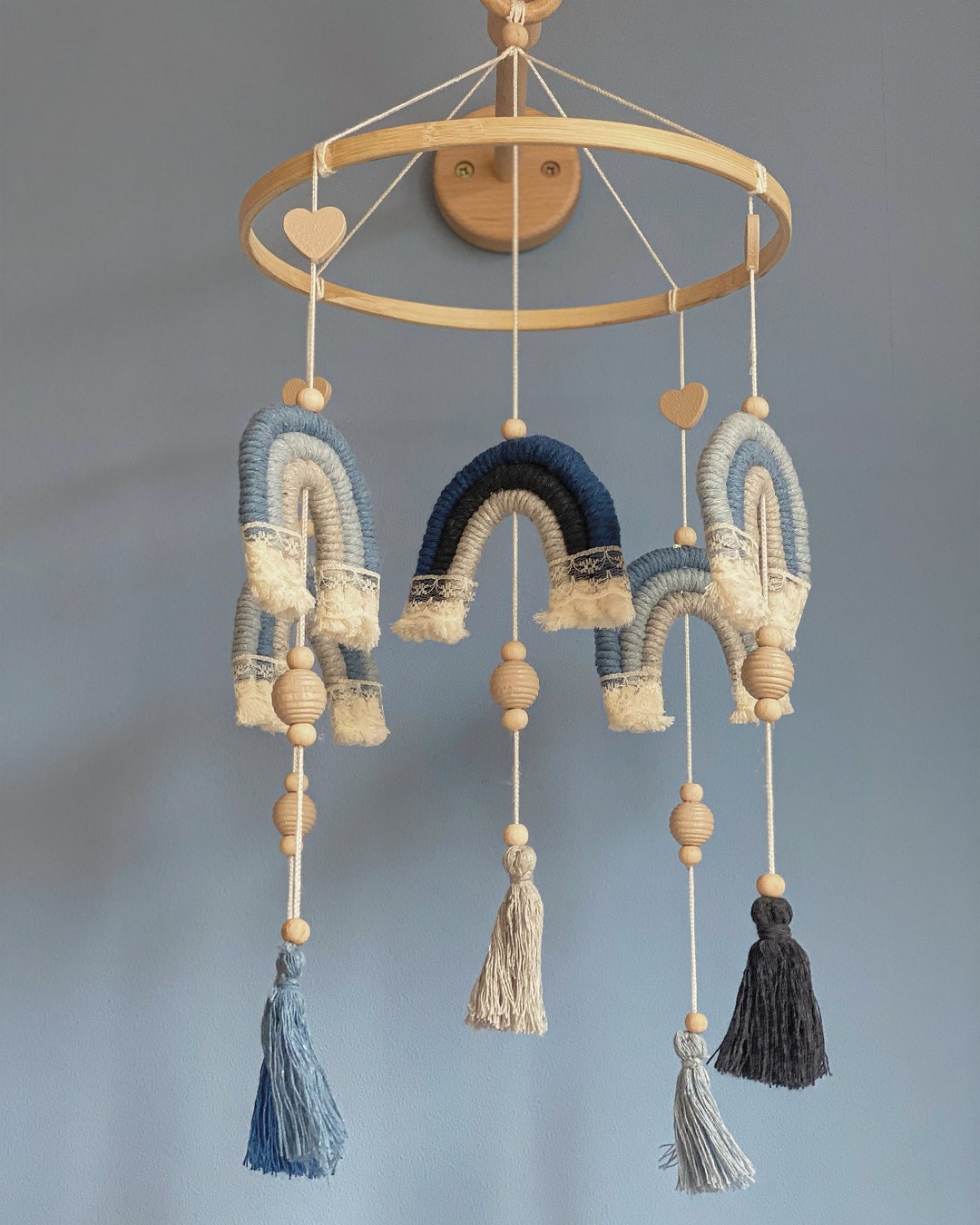 Mobile mit Regenbögen und Makramee Baby Babybett Kinderzimmer