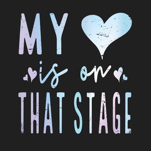 Mi amor está en ese escenario PNG, diseño de camiseta de competencia de mamá de baile PNG, suéter Mi amor está en ese escenario, regalo para mamá bailarina Png