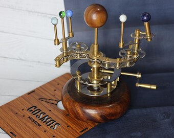 真鍮の太陽系儀は本棚用の高級芸術品、太陽系の機能モデル - Etsy 日本