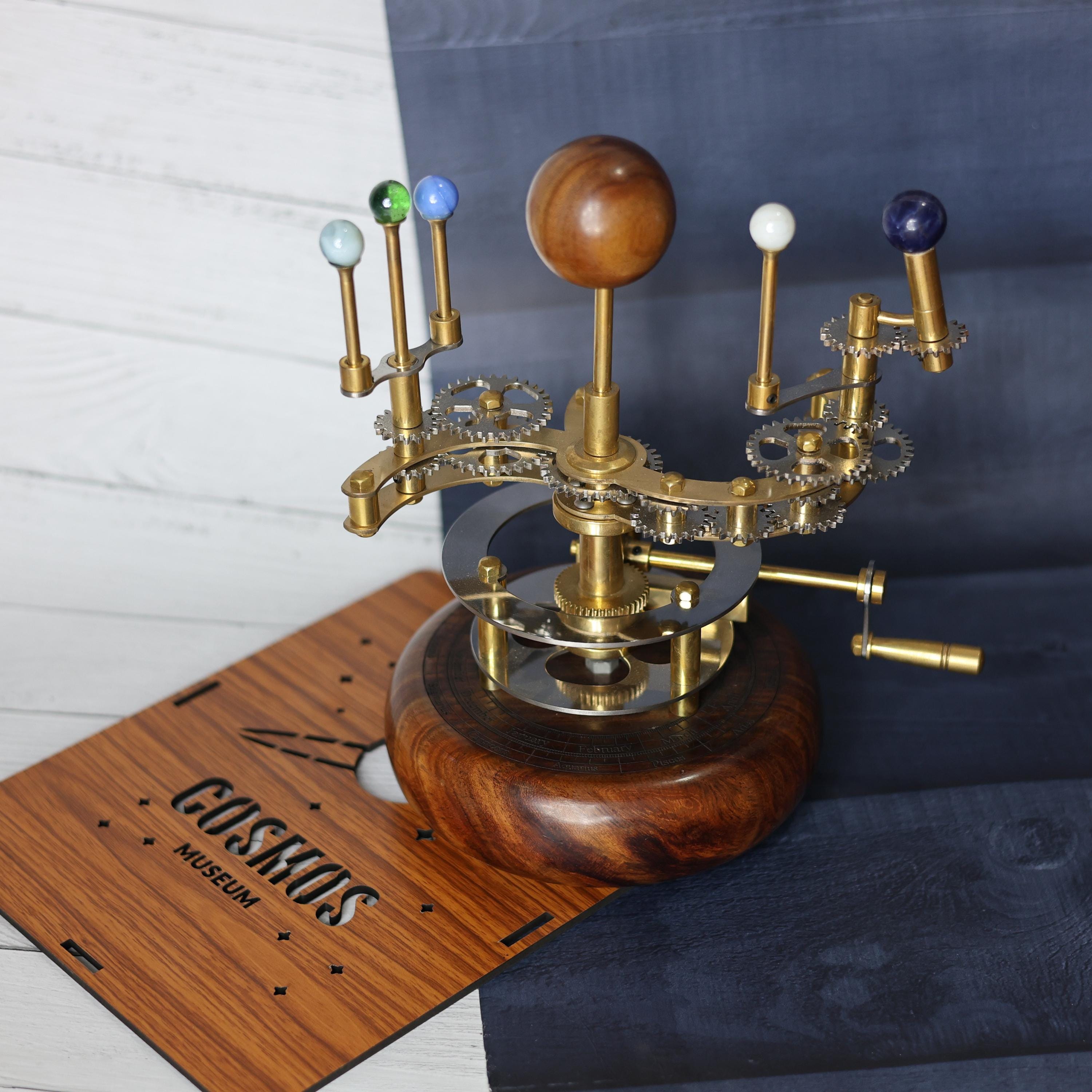 真鍮の太陽系儀は本棚用の高級芸術品、太陽系の機能モデル - Etsy 日本