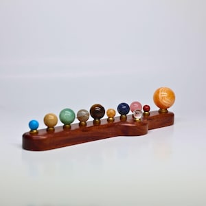 Precious Stones Planet Display |Sun, Earth and its Moon and 9 Planet Set with Semi-Precious Stones | Rosewood Solar System Sculpture Bild 4