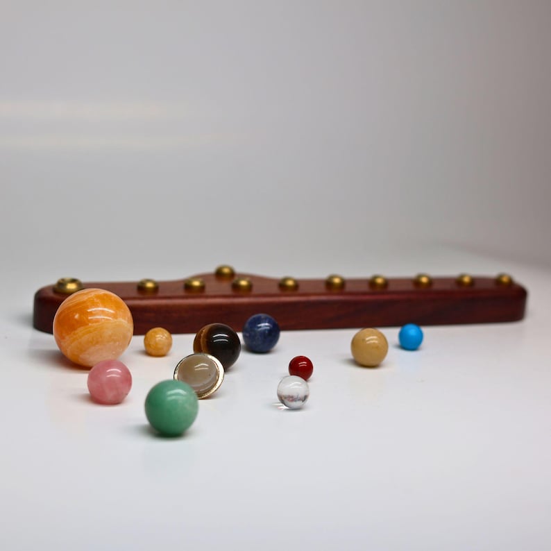 Precious Stones Planet Display |Sun, Earth and its Moon and 9 Planet Set with Semi-Precious Stones | Rosewood Solar System Sculpture Bild 9