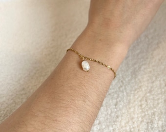 Bracelet chaine dorée acier inoxydable et perles d’eau douce, idée cadeau, bijou femme, jewellery, tendance