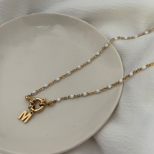 Collier Agnès pendentif lettre, fermoir et chaine dorée avec perles, acier inoxydable, bijou femme, jewellery, idée cadeau, personnalisé,été image 3