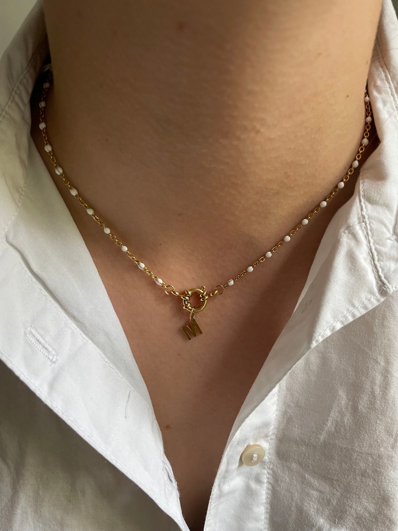 Collier Agnès pendentif lettre, fermoir et chaine dorée avec perles, acier inoxydable, bijou femme, jewellery, idée cadeau, personnalisé,été image 1