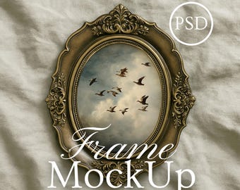 Mockup di cornice ovale, cornice in ottone anticato, mockup di oggetti intelligenti in Photoshop JPG PSD, sfondo in tessuto PSD, cornice dorata vintage, espositore per opere d'arte da parete