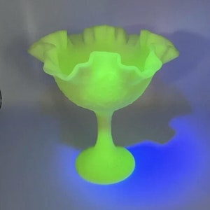 COMPOTE Candy dish FENTON URANIUM glass (F01)