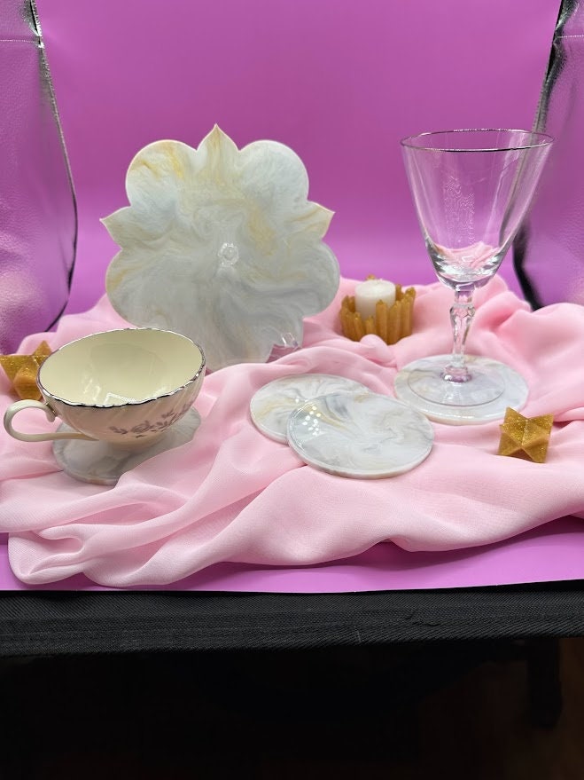 Delicate Gold, Gray and White Resin Marble Effect Tray With Matching 4  Coasters, Poinsettia Shape Tray 