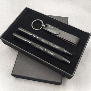Gepersonaliseerde cadeauset, balpen + vulpen + sleutelhanger + pennendoos, verjaardagscadeau - bedankje - cadeauset verjaardag