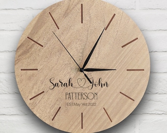 HORLOGE MURALE PERSONNALISÉE, Cadeau de décoration murale personnalisé pour les couples, Panneau de famille