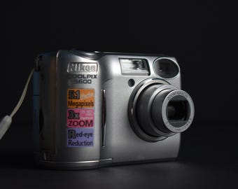 Nikon Coolpix 5600 / 5.1MP 3x Optic E5600 Silver tested Zoom Digital Camera