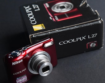 Nikon Coolpix L27 16.1MP 5x Zoom RED Digitale Compact Camera Zoom Incl. BOX