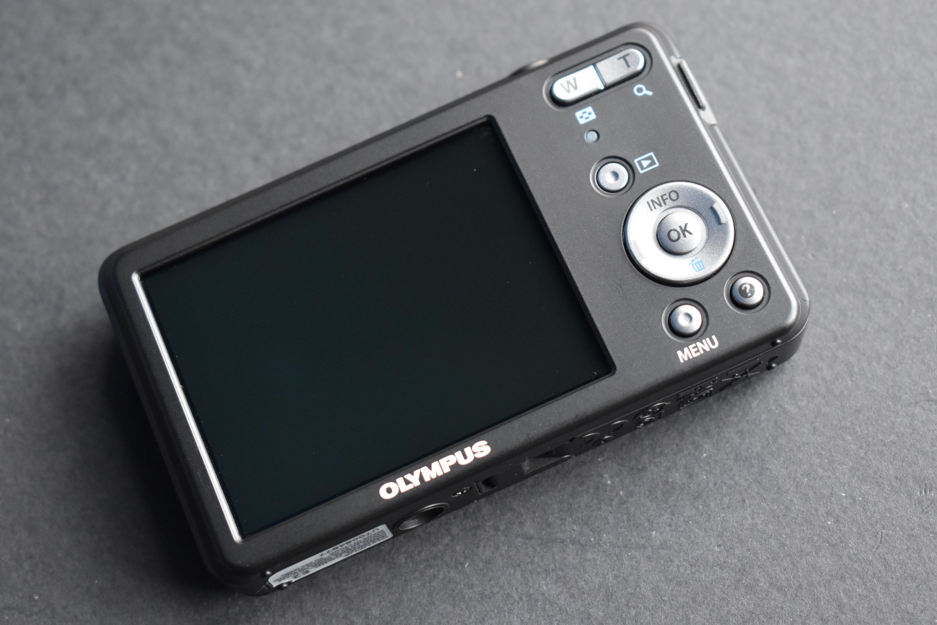 Olympus D-735 12.0MP 4x Zoom Compact Digital Camera Black Camera