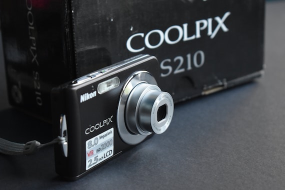 Nikon Coolpix S210 8.0MP 3x Zoom Digital Compact Camera Incl