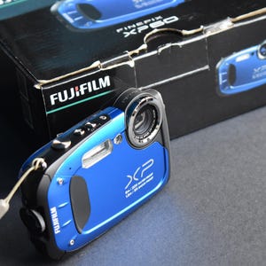 Fotocamera digitale impermeabile Fujifilm FinePix XP60 16,4 MP blu con custodia inclusa scatola