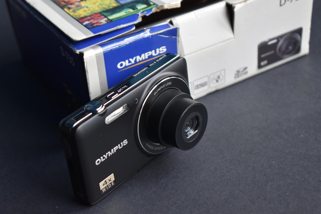 Olympus D-735 12.0MP 4x Zoom Compact Digital Camera Black Camera