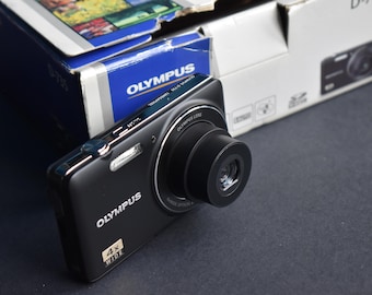 Olympus D-735 12.0MP 4x Zoom Compact Digital Camera Black Camera Retro Incl. BOX