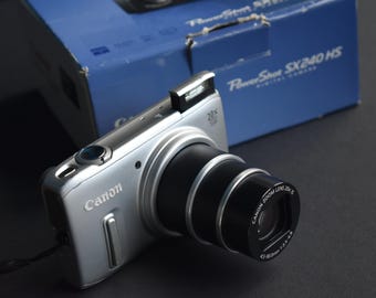 Canon PowerShot SX240 HS 12.1 MP Digital Camera 20x Optical Zoom - INCL. Box