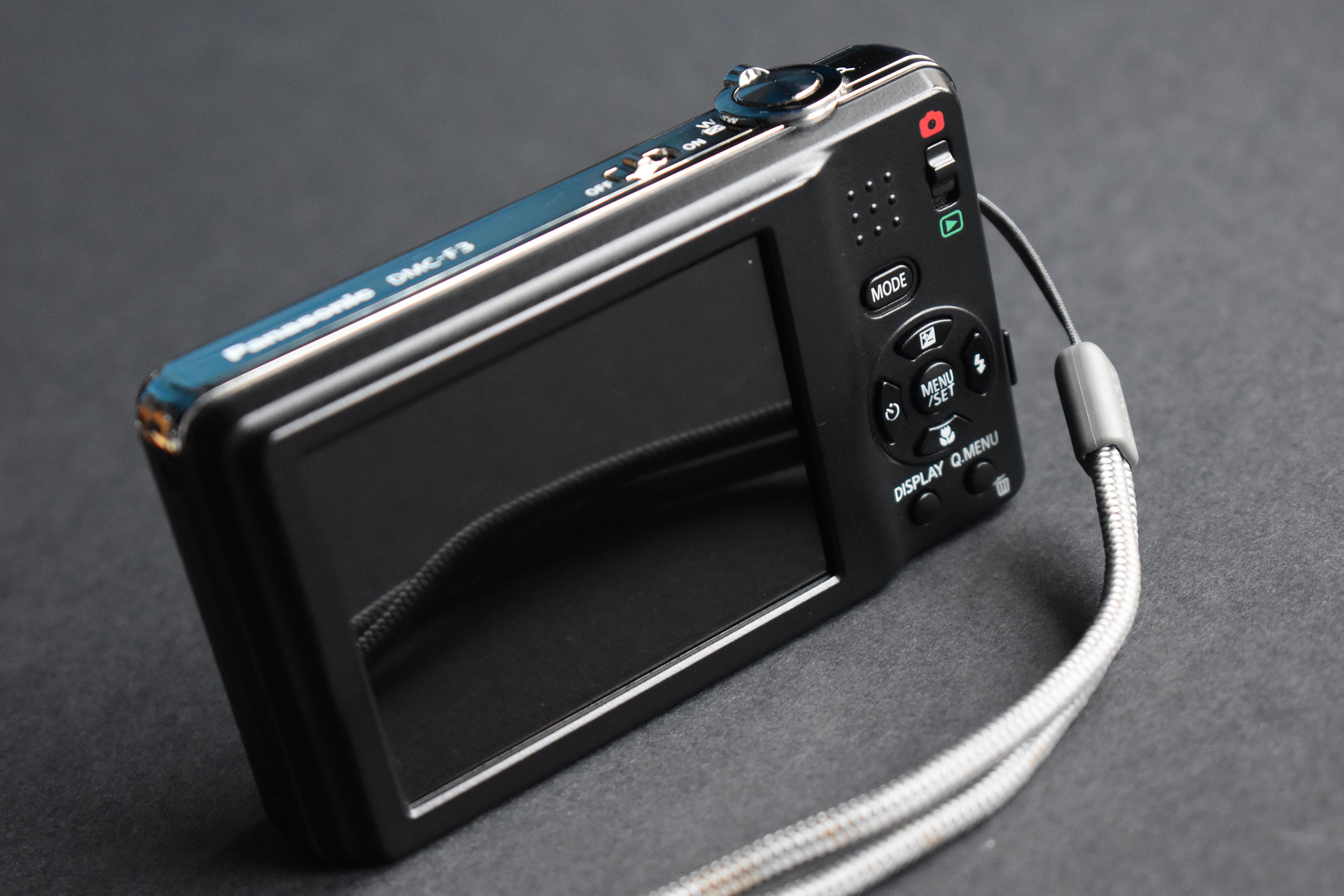 希少　海外モデル　Panasonic LUMIX DMC-F3 デジタルカメラ il_fullxfull.6160213597_kovb.jpg