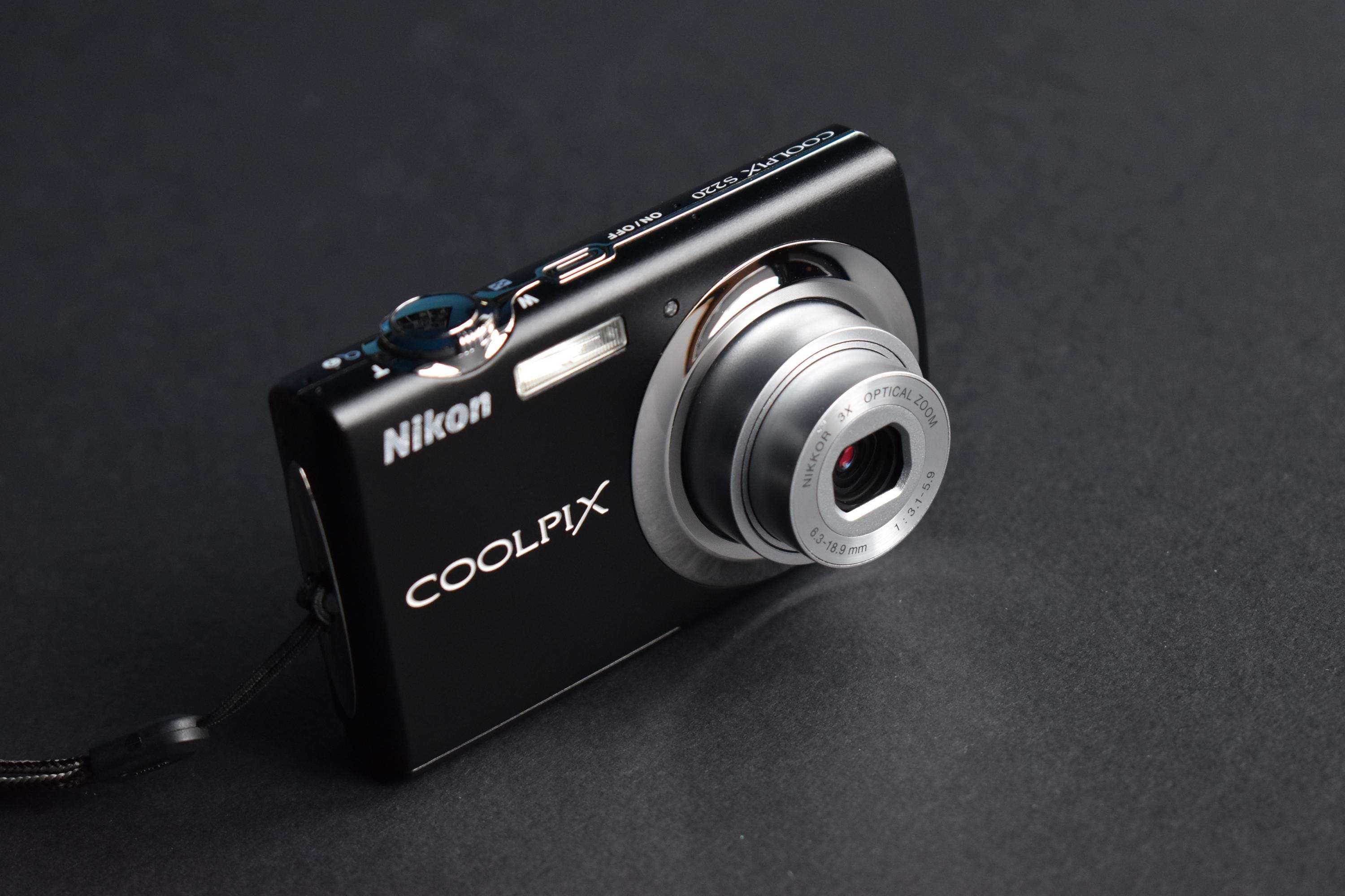 Nikon Digital Camera Coolpix S220 10.0MP BLACK Digitale Compact