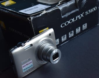 Nikon Coolpix S3100 14MP 5x Zoom Digital Camera Incl. BOX - Camera