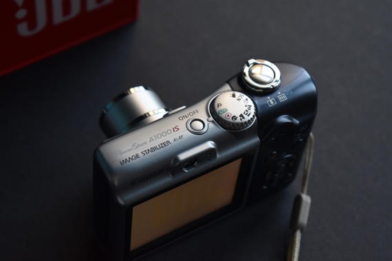 Canon Powershot A1000 IS Digital Camera: 10.0 MP, 4.0x Zoom - SD