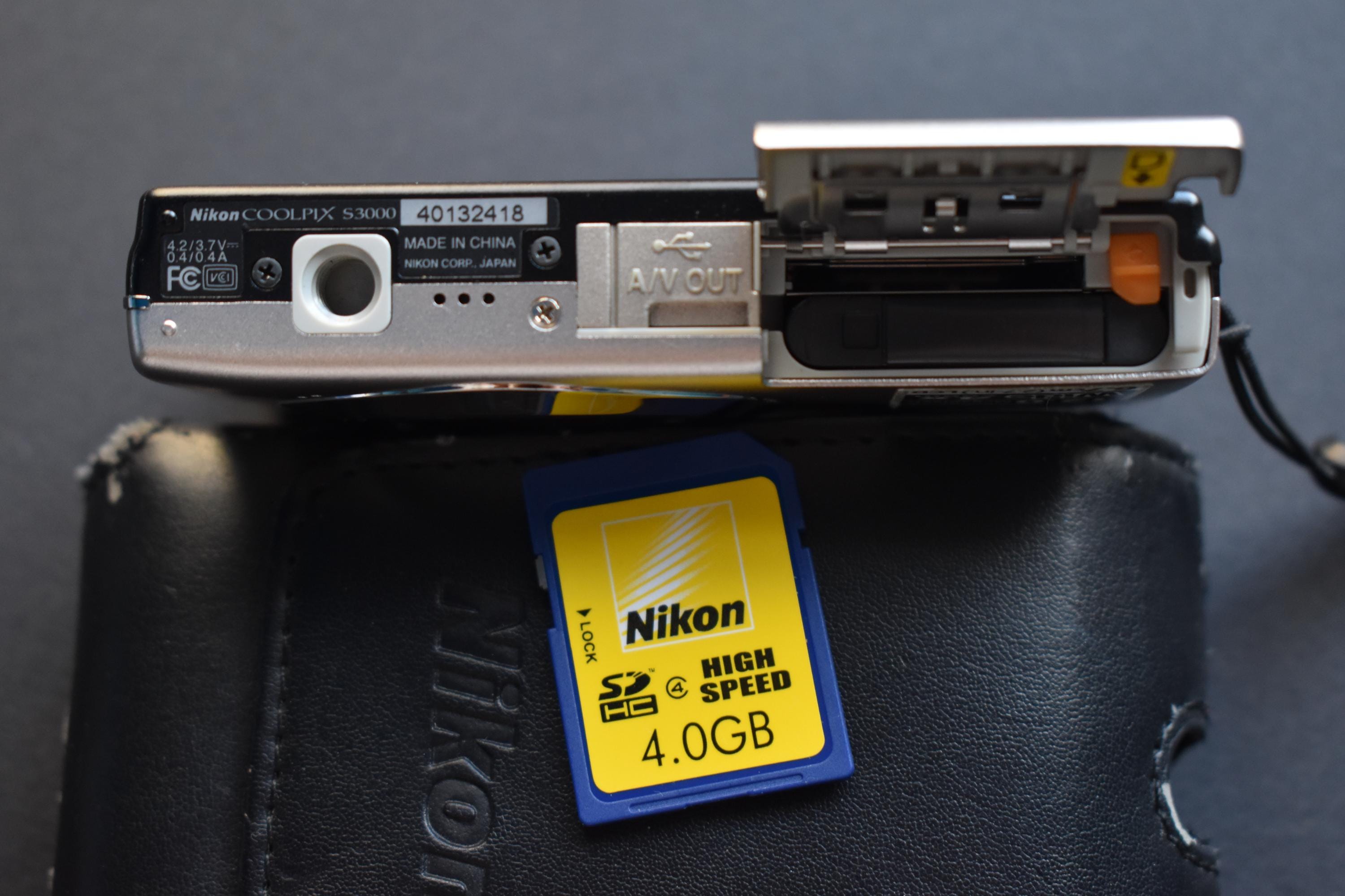 Nikon COOLPIX S3000: 12.0MP Silver Digital Camera With Box