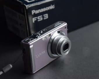 Cámara digital compacta Leica Lumix DMC FS3 de 8,1 MP, color rosa Leica, con caja.