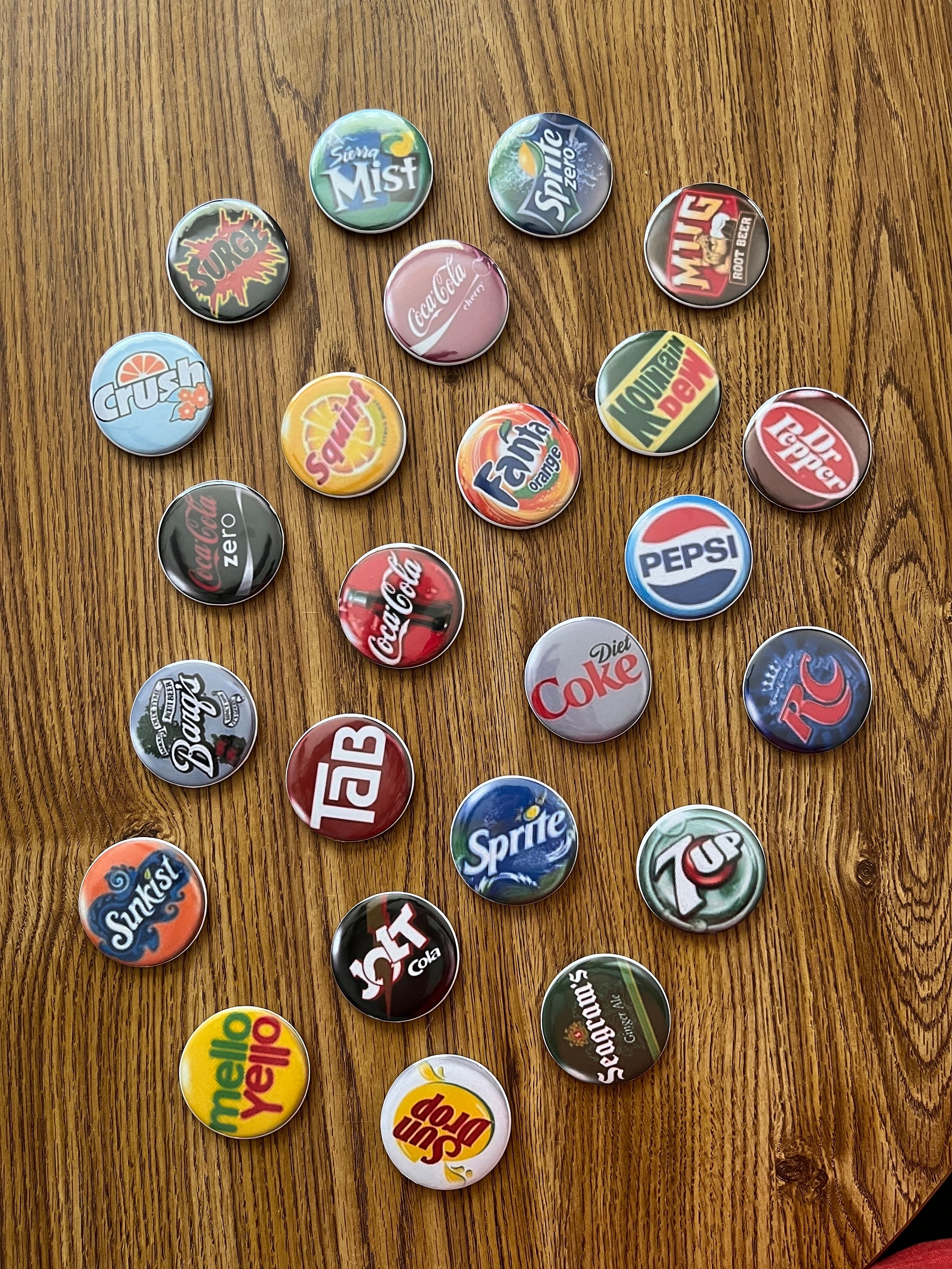 Pin's rétro ancien 7up – Badge publicitaire vintage boisson