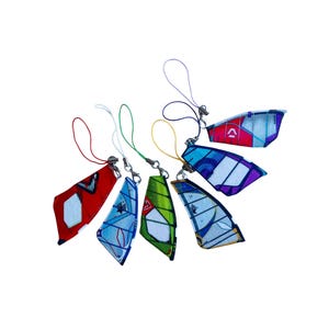 Cadeau pour véliplanchiste. Porte-clés planche à voile, breloques de sac avec personnalisation, porte-clés planche à voile