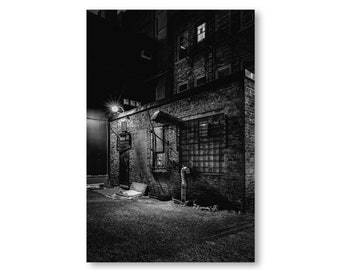 Night photograph of the St-Roch district in Quebec in black and white - PhotoMagnet 8 x 12 cm in a limited edition of 100 copies.