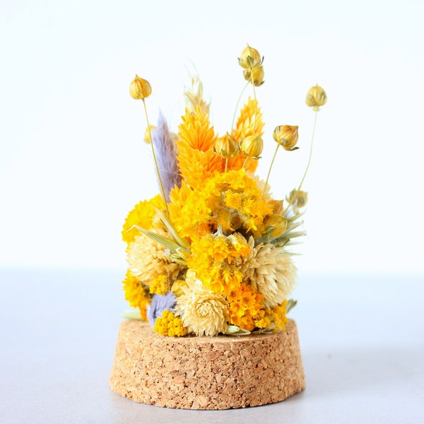 Cloche fleurs séchées et stabilisées, couleur blanc / jaune