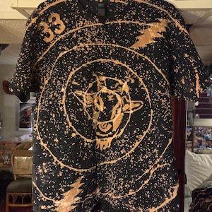 Billy Strings Inspired Highway Hipnosis 33 Goat & Bass 13 Point Lightening Bolt Cotton T-Shirt (Available in Small to 3XL)