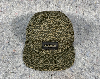 Gorra con correa trasera de 5 paneles Obey Propaganda de camuflaje