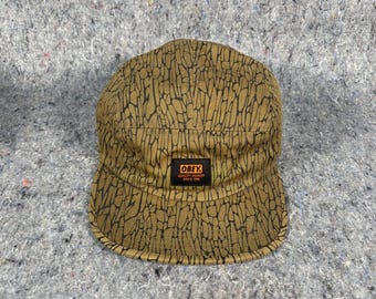 Gorra con correa trasera de 5 paneles Obey de camuflaje