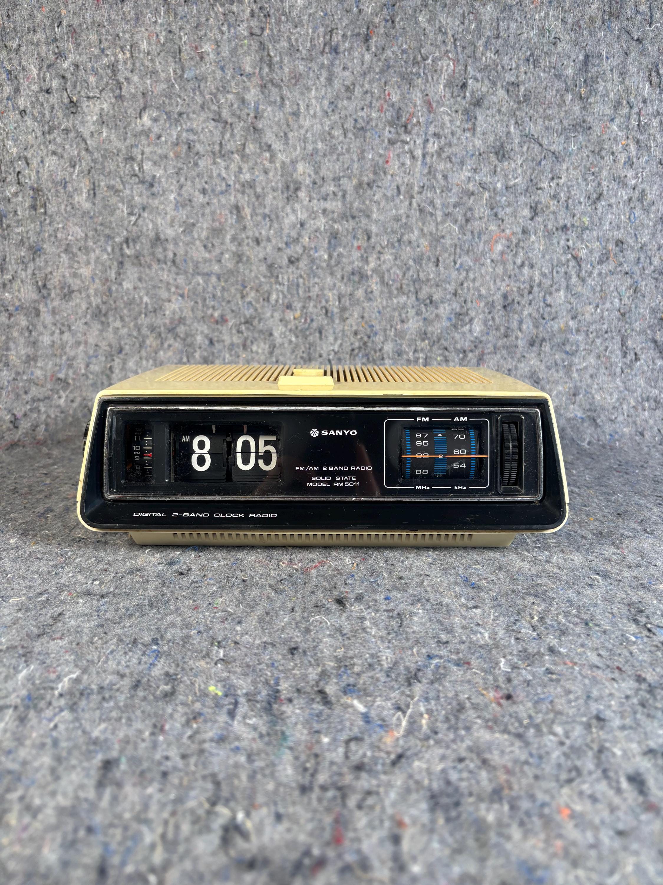 SANYODIGITAL　CLOCK　RADIO　新品未使用品　Vintage lg3x