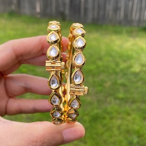 Premium quality pair of kundan bangles
