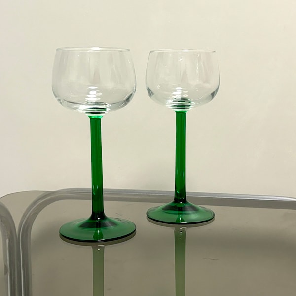 Mid-Century Pair of 1970s Luminarc French Green Jewelled Tulip Stem Hock Wine Glasses