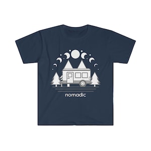 TravelT that Nomadenleben CampingT UrlaubStylee home is where you park it campfiresmorelife Softstyle underTheStarsT-Shirt Bild 5