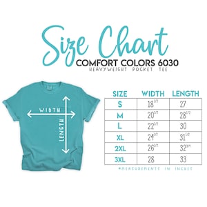 Pode incluir: Tabela de tamanhos para a camiseta de bolso Comfort Colors 6030 Heavyweight. A tabela mostra as medidas de largura e comprimento em polegadas para os tamanhos S, M, L, XL, 2XL e 3XL.